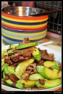 Make stir-fried zucchini with garlic pork step 5
