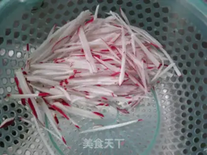Make stir-fried shredded radish step 1