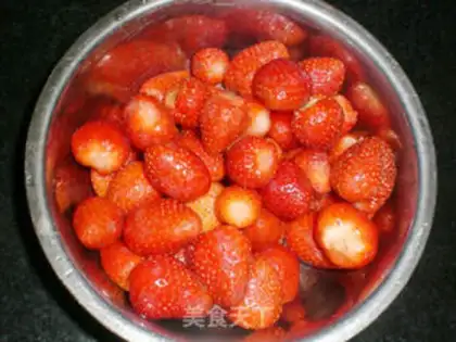 Make strawberry ice cream step 1