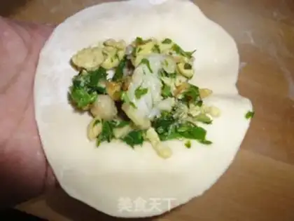 Make Chinese toon scallop steamed dumplings step 6