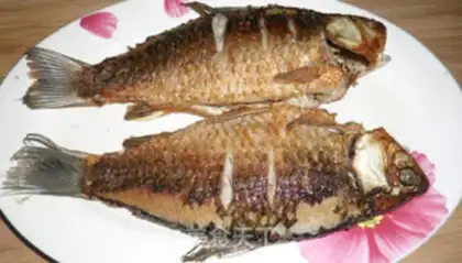 Make Crucian carp with pickled pepper step 2