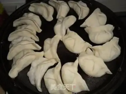 Make Chinese toon scallop steamed dumplings step 8