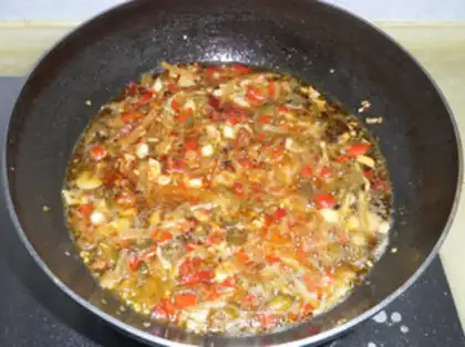 Make Crucian carp with pickled pepper step 3