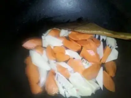 Make Maotai-flavored spring bamboo shoots step 1