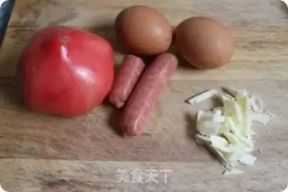 Make Egg wrapped with tomato cheese and ham step 0
