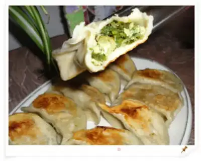Make Chinese toon scallop steamed dumplings step 10