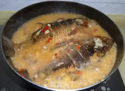 Make Crucian carp with pickled pepper step 5