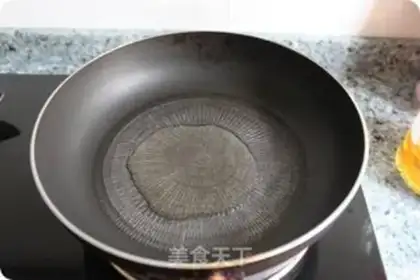 Make Egg wrapped with tomato cheese and ham step 2