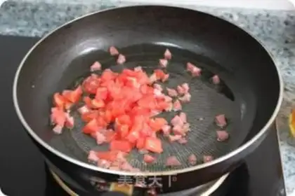 Make Egg wrapped with tomato cheese and ham step 3