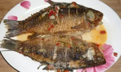Make Crucian carp with pickled pepper step 6