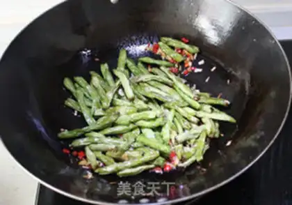 Make Braised green beans in soy sauce step 4