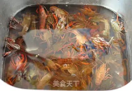 Make spicy crayfish step 1