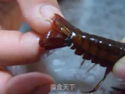 Make spicy crayfish step 2