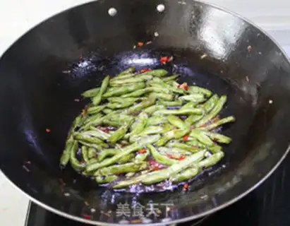 Make Braised green beans in soy sauce step 6