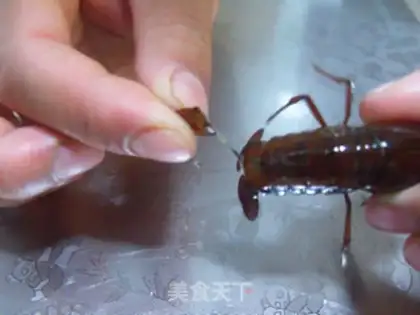 Make spicy crayfish step 3