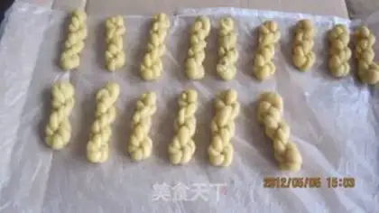 Make Crispy dough twist step 3