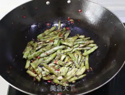 Make Braised green beans in soy sauce step 7