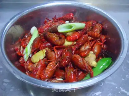 Make spicy crayfish step 7