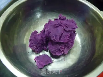 Make Purple sweet potato rose steamed buns step 1