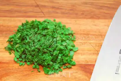 Make Chinese toon pork slices and tofu stewed step 1