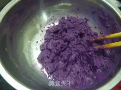 Make Purple sweet potato rose steamed buns step 2