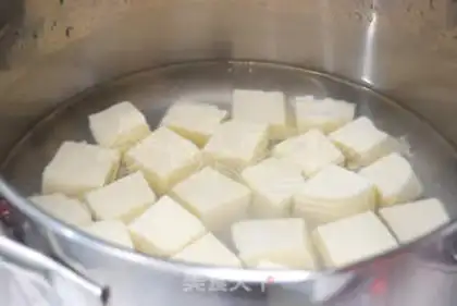 Make Chinese toon pork slices and tofu stewed step 3