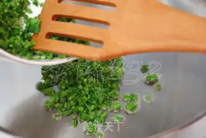 Make Chinese toon pork slices and tofu stewed step 6