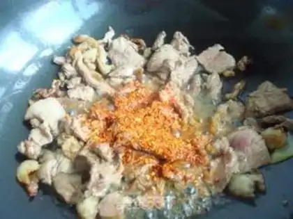 Make stir-fried barbecue with naan step 4