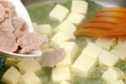 Make Chinese toon pork slices and tofu stewed step 8