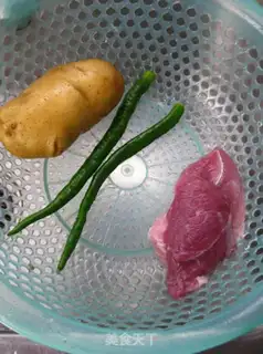 Make stir-fried pork with shredded potatoes step 0