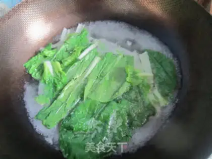 Make Tea tree mushroom shredded pork noodles step 9