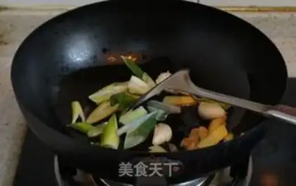 Make Half-gluten and half-meat beef noodles step 3