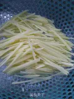 Make stir-fried pork with shredded potatoes step 2