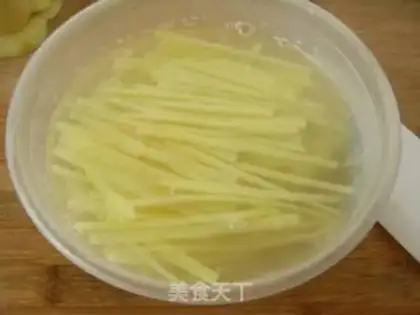 Make Stir hot and sour shredded potatoes step 5