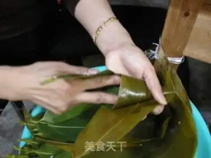 Make Wufangzhai Curry Seafood Brown step 1