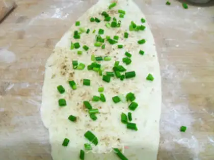 Make Crispy and chopped green onion cake step 15