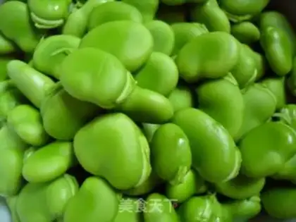 Make Garlic green broad beans step 1
