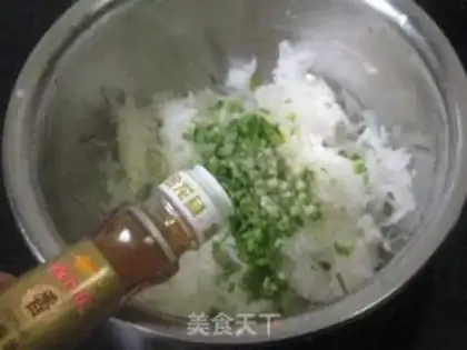 Make Steamed dumplings with shallots and shredded radish step 3