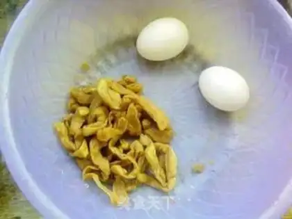 Make Scrambled eggs with preserved vegetables step 0