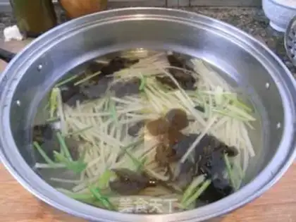 Make Stir hot and sour shredded potatoes step 8