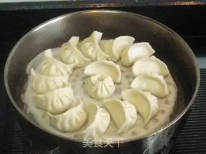 Make Steamed dumplings with shallots and shredded radish step 5