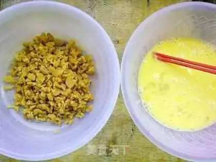 Make Scrambled eggs with preserved vegetables step 2