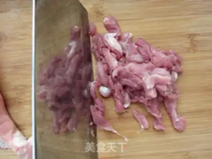 Make Chinese cabbage and shredded pork noodles step 3