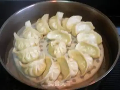 Make Steamed dumplings with shallots and shredded radish step 6