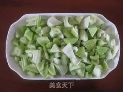 Make stir-fried cashew nuts with celery step 0