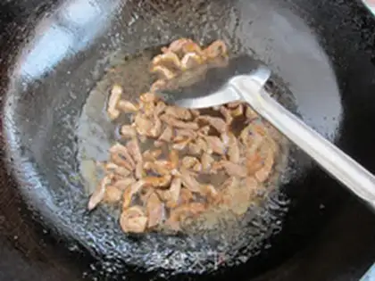 Make Chinese cabbage and shredded pork noodles step 5