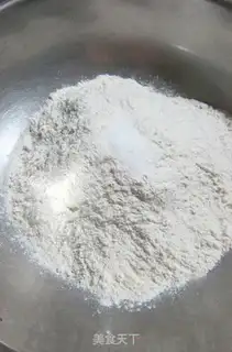 Make braised pork gluten in red oil step 0