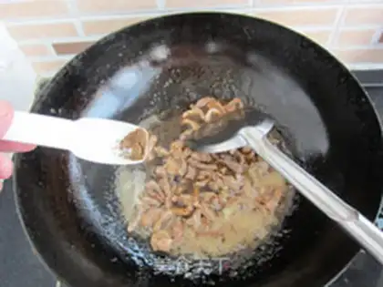 Make Chinese cabbage and shredded pork noodles step 6