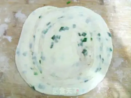 Make Crispy and chopped green onion cake step 21