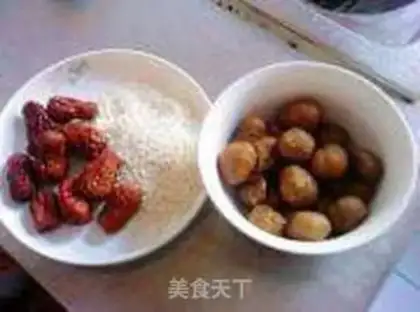Make Red dates and chestnut porridge step 1